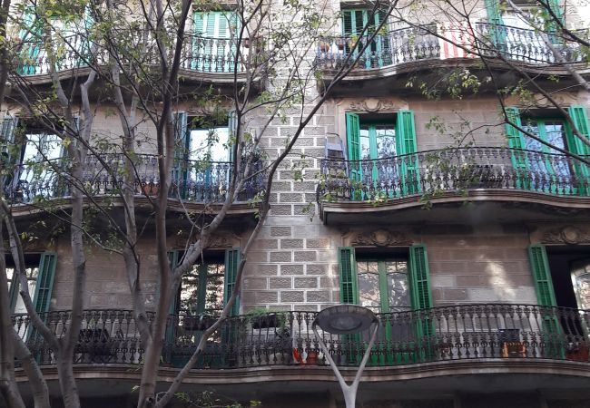 Apartment in Barcelona - VILADOMAT, large 4bed/2bath with balcony Apartment in Barcelona - VILADOMAT, large 4bed/2bath with balcony
