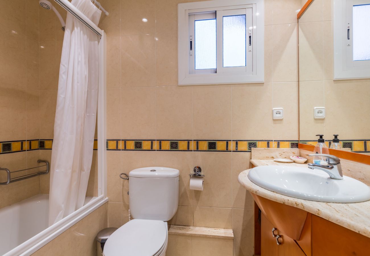 Apartment in Barcelona - PORT BCN, classic 3bed with balcony