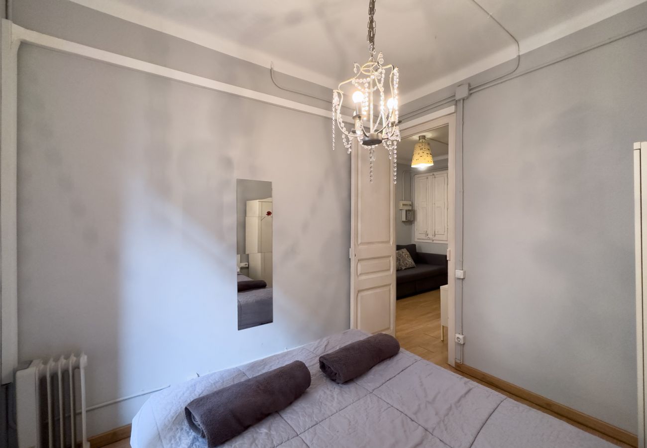 Apartment in Barcelona - GRACIA chic style, balcony
