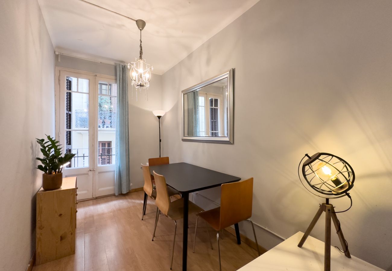 Apartment in Barcelona - GRACIA chic style, balcony