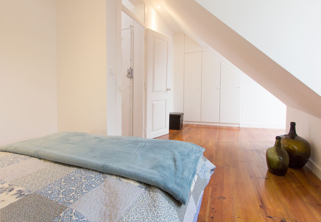 Apartment in Lisbon - SANTA MARTA VIEWS by HOMING