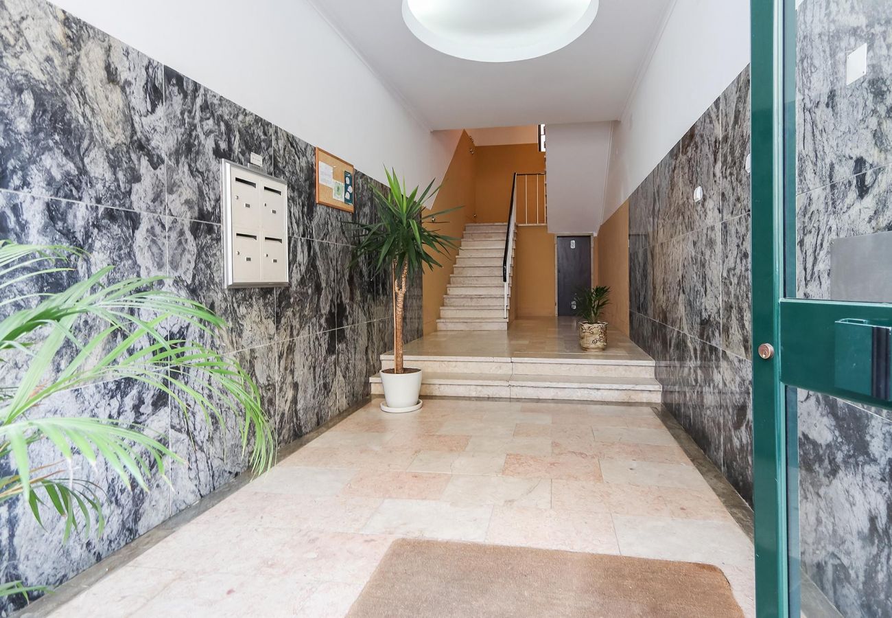 Principe Real Balcony by Homing