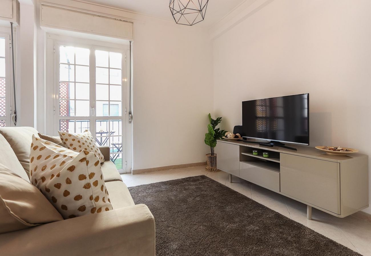 Principe Real Balcony by Homing