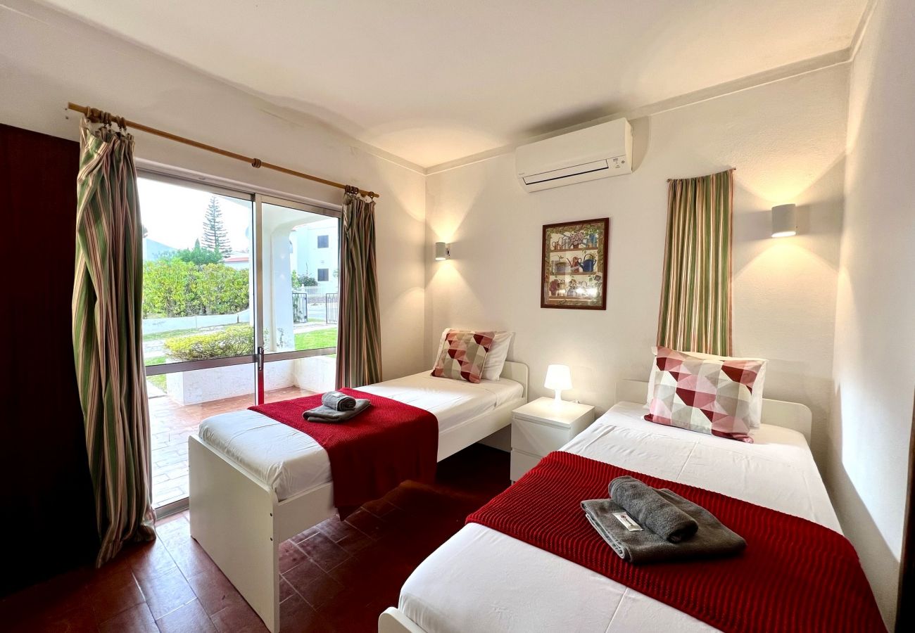 Villa in Vilamoura - VILAMOURA OCEAN VILLA WITH POOL by HOMING