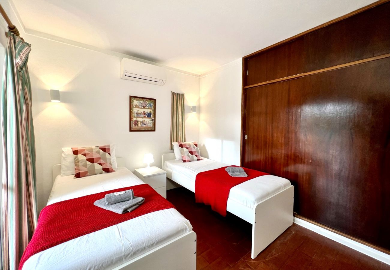 Villa in Vilamoura - VILAMOURA OCEAN VILLA WITH POOL by HOMING