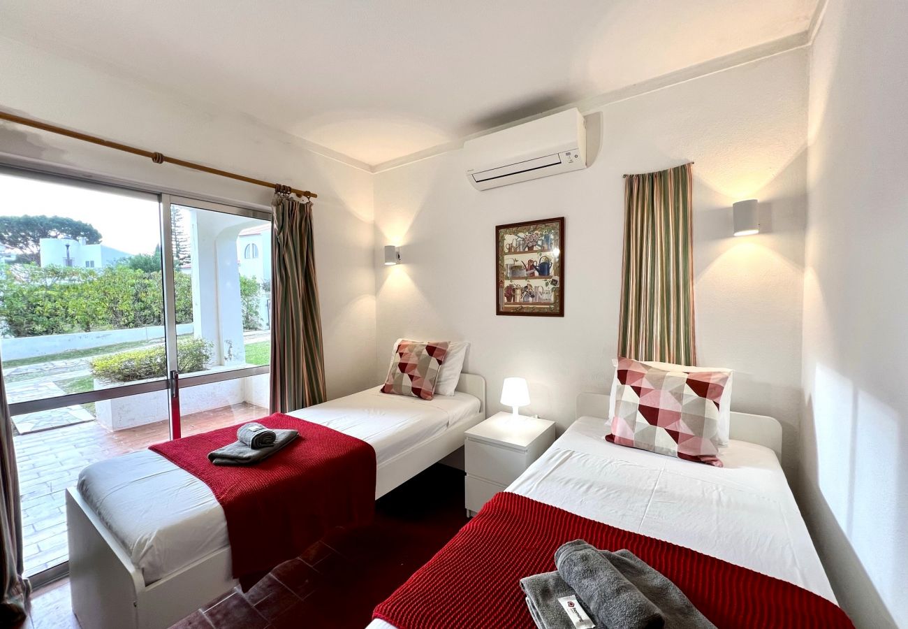 Villa in Vilamoura - VILAMOURA OCEAN VILLA WITH POOL by HOMING