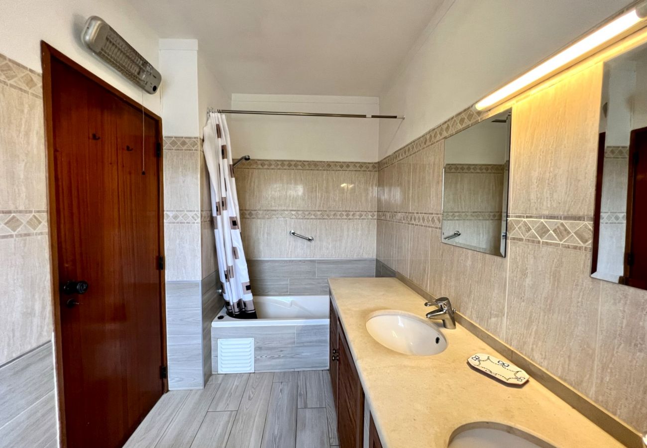 Villa in Vilamoura - VILAMOURA OCEAN VILLA WITH POOL by HOMING