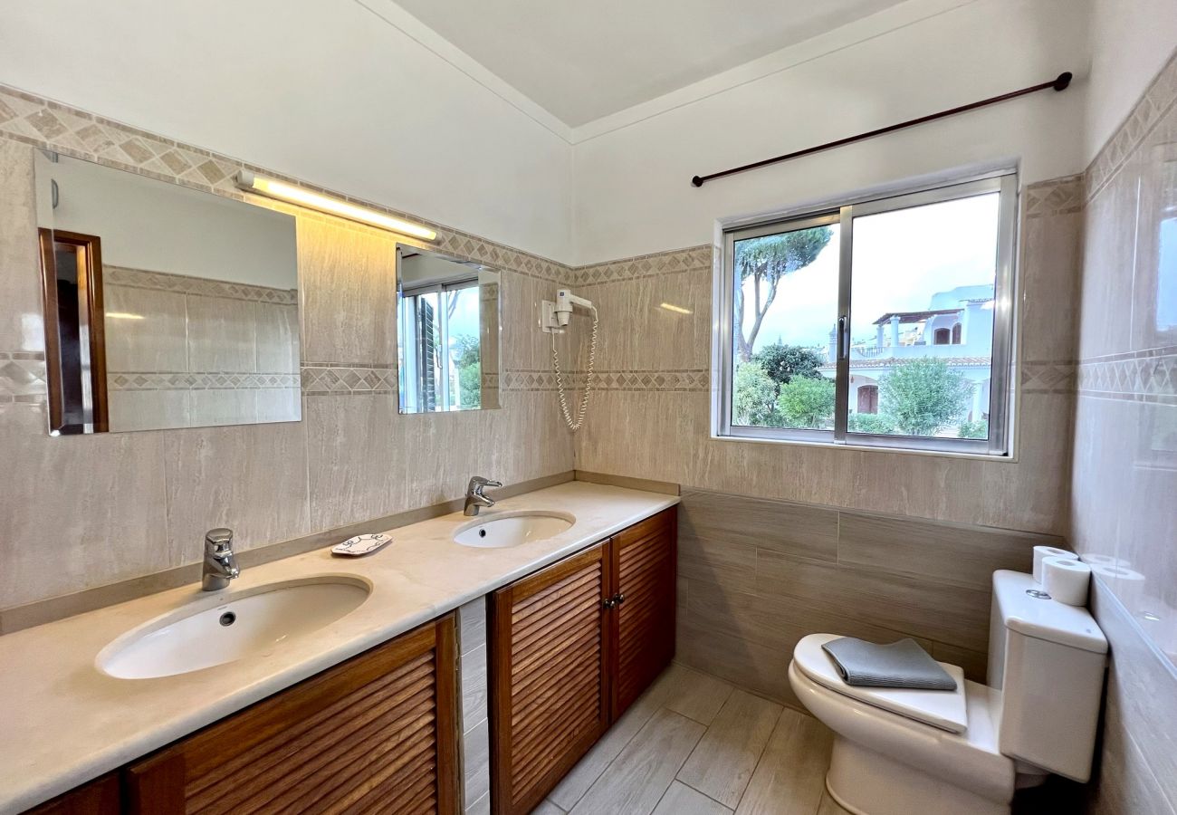 Villa in Vilamoura - VILAMOURA OCEAN VILLA WITH POOL by HOMING