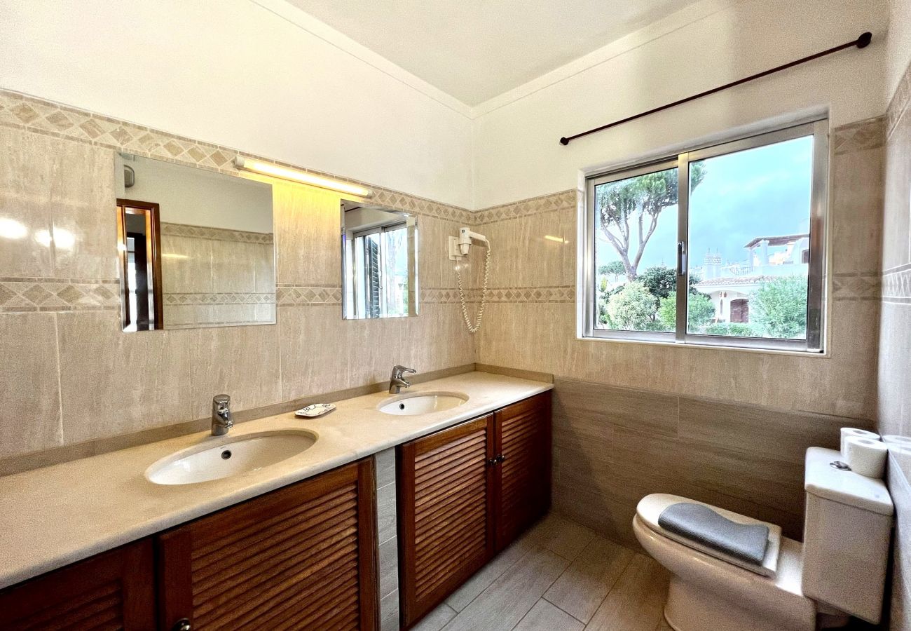 Villa in Vilamoura - VILAMOURA OCEAN VILLA WITH POOL by HOMING
