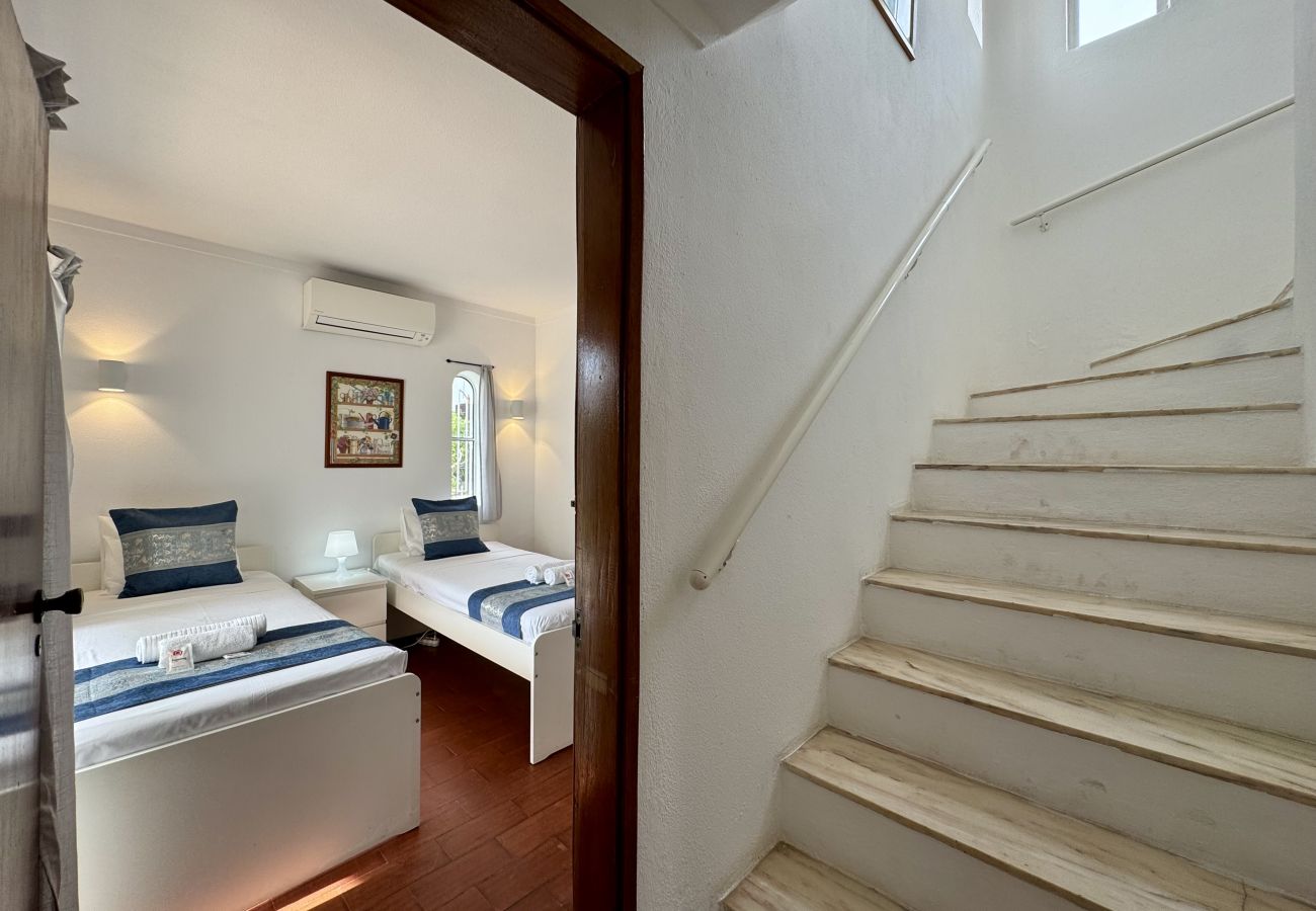 Villa in Vilamoura - VILAMOURA OCEAN VILLA WITH POOL by HOMING