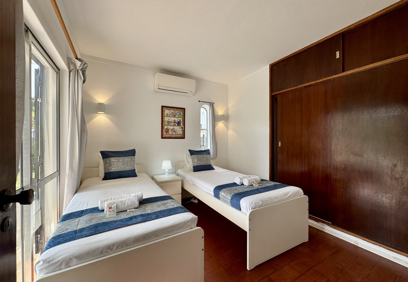 Villa in Vilamoura - VILAMOURA OCEAN VILLA WITH POOL by HOMING