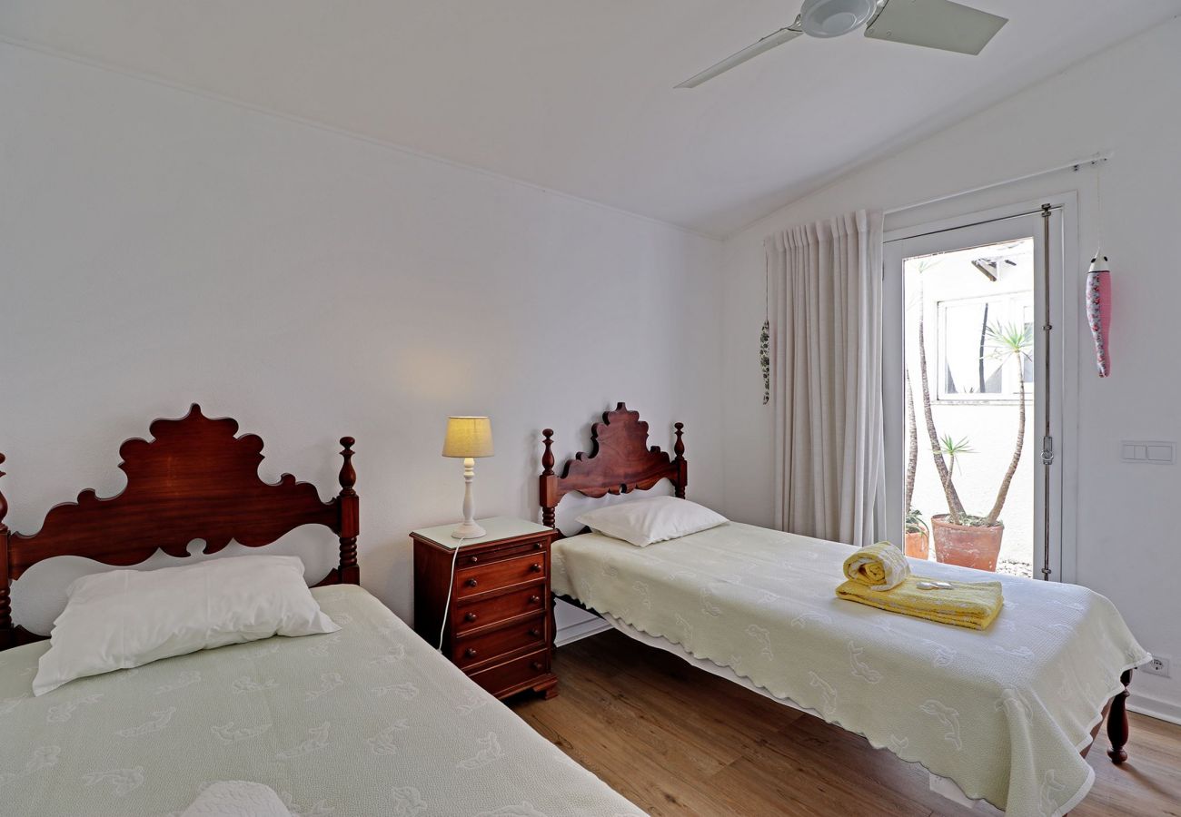 Villa in Vilamoura - VILAMOURA GOLF VILLA 1 WITH POOL by HOMING