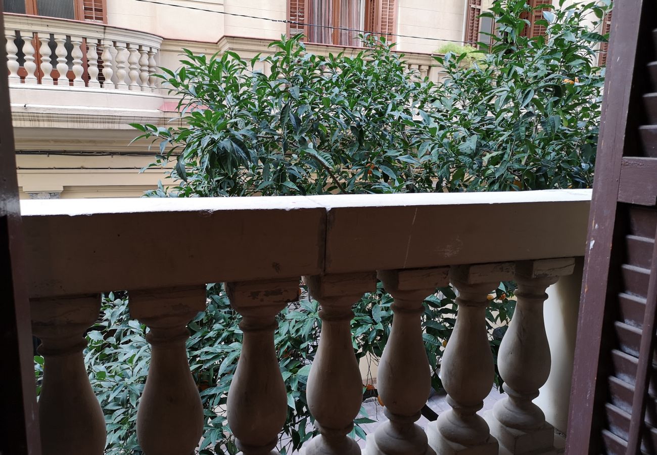 Apartment in Barcelona - GRACIA boho chic, balcony, trees