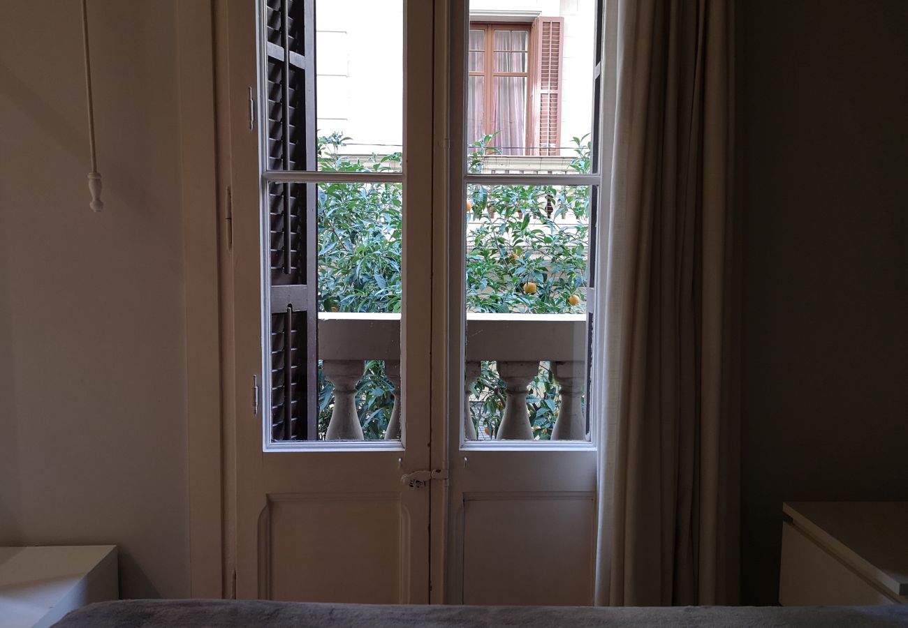 Apartment in Barcelona - GRACIA boho chic, balcony, trees