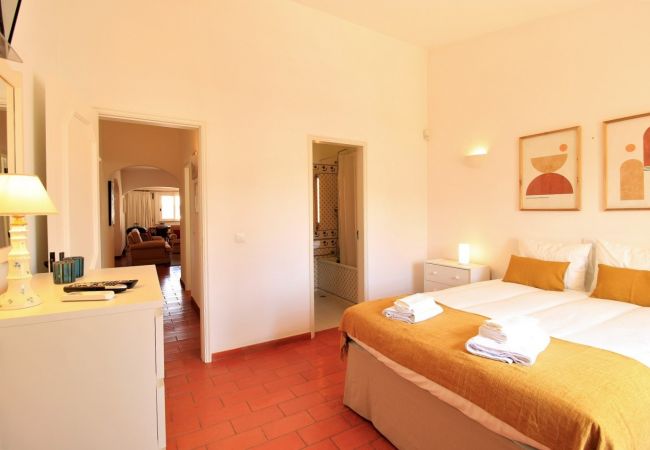 Villa in Vilamoura - VILAMOURA CONCEPT VILLA  WITH POOL by HOMING Villa in Vilamoura - VILAMOURA CONCEPT VILLA  WITH POOL by HOMING