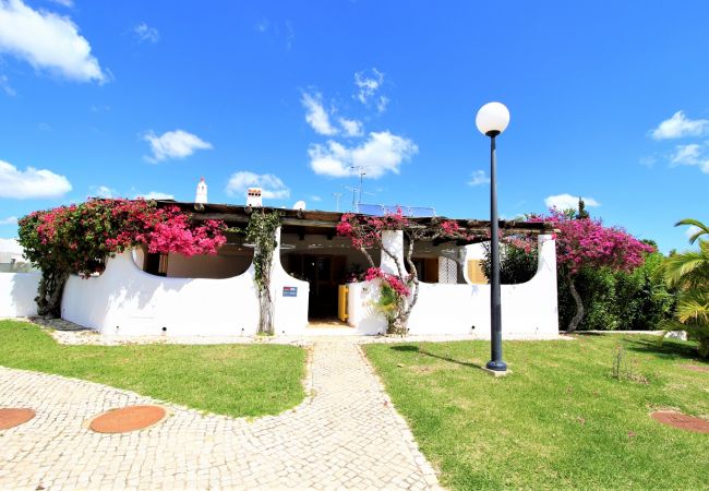 Villa in Vilamoura - VILAMOURA CONCEPT VILLA  WITH POOL by HOMING Villa in Vilamoura - VILAMOURA CONCEPT VILLA  WITH POOL by HOMING