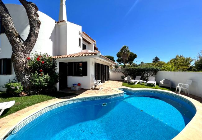 Villa in Vilamoura - VILAMOURA TRADITIONAL VILLA WITH POOL by HOMING Villa in Vilamoura - VILAMOURA TRADITIONAL VILLA WITH POOL by HOMING