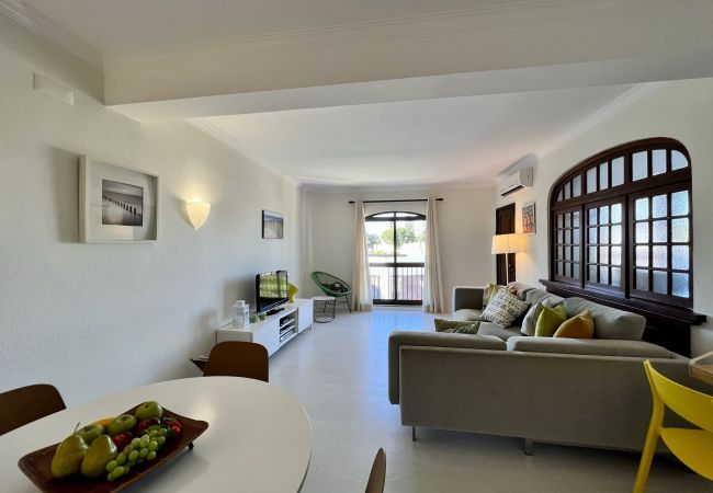 Apartment in Vilamoura - VILAMOURA BRIGHTNESS APARTMENT WITH POOL by HOMING Apartment in Vilamoura - VILAMOURA BRIGHTNESS APARTMENT WITH POOL by HOMING