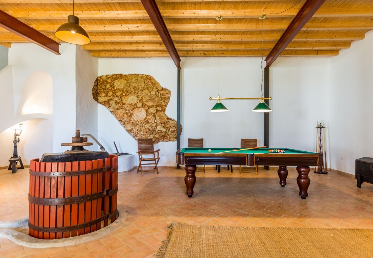 Villa in Pêra - PÊRA VINTAGE VILLA WITH POOL by HOMING