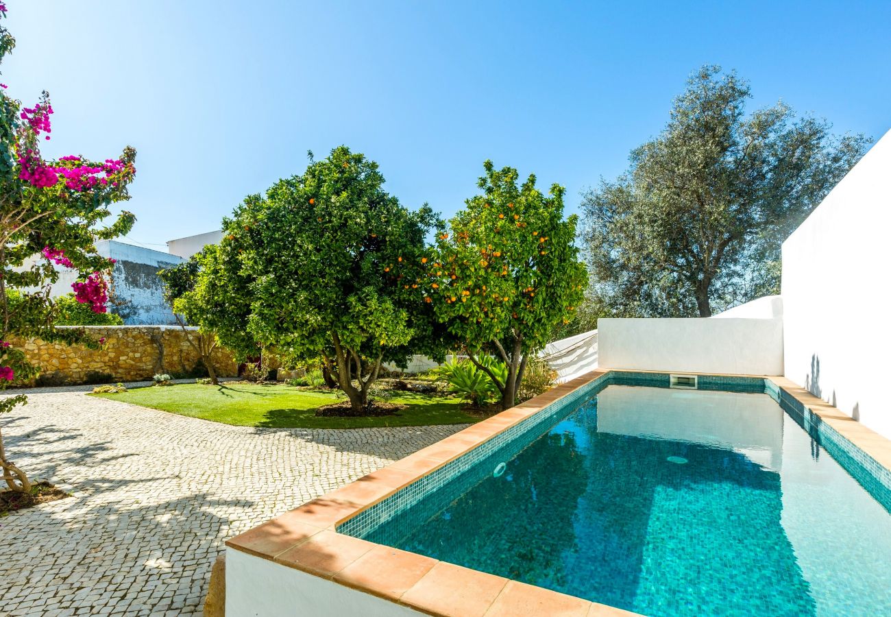 Villa in Pêra - PÊRA VINTAGE VILLA WITH POOL by HOMING