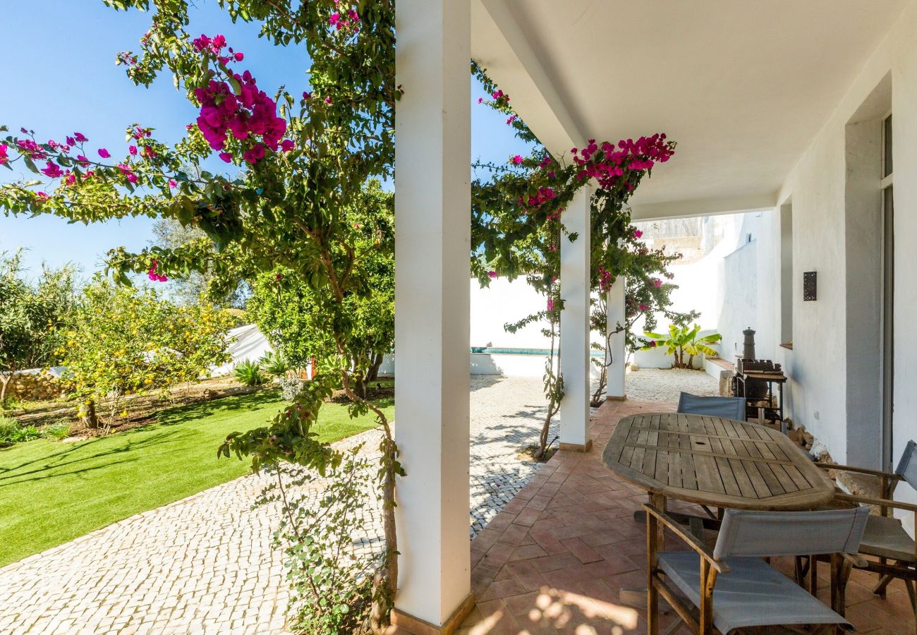 Villa in Pêra - PÊRA VINTAGE VILLA WITH POOL by HOMING
