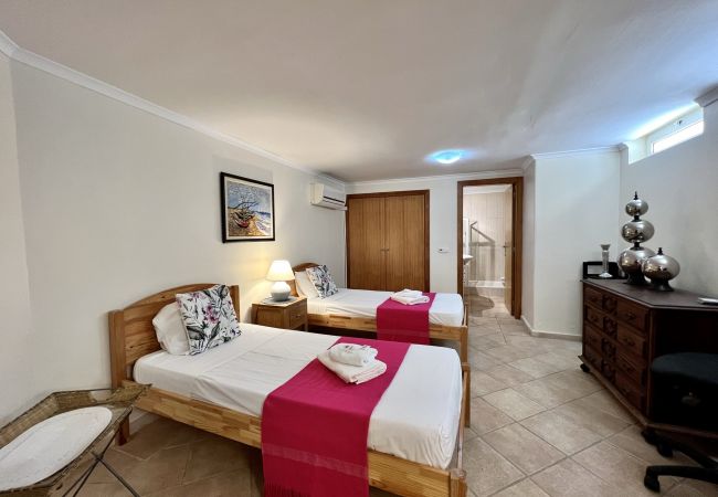 Villa in Vilamoura - VILAMOURA  AMAZING GOLF VILLA WITH POOL by HOMING Villa in Vilamoura - VILAMOURA  AMAZING GOLF VILLA WITH POOL by HOMING