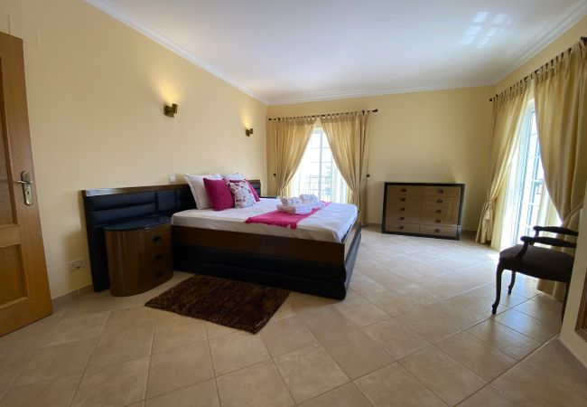 Villa in Pêra - PÊRA AMAZING VILLA WITH POOL by HOMING Villa in Pêra - PÊRA AMAZING VILLA WITH POOL by HOMING