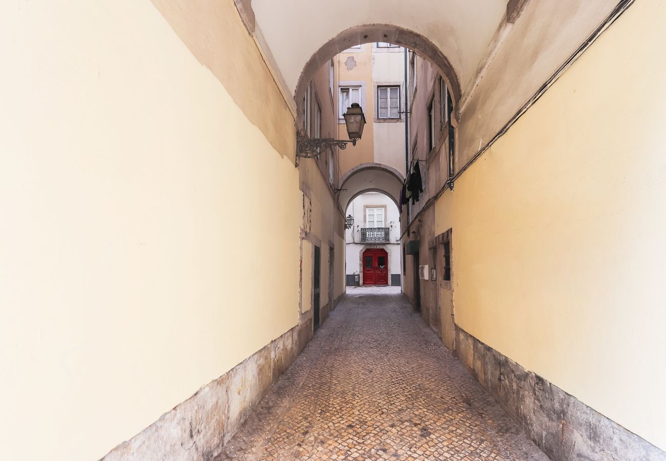 Studio in Lisbon - SANTOS TINY STUDIO by HOMING