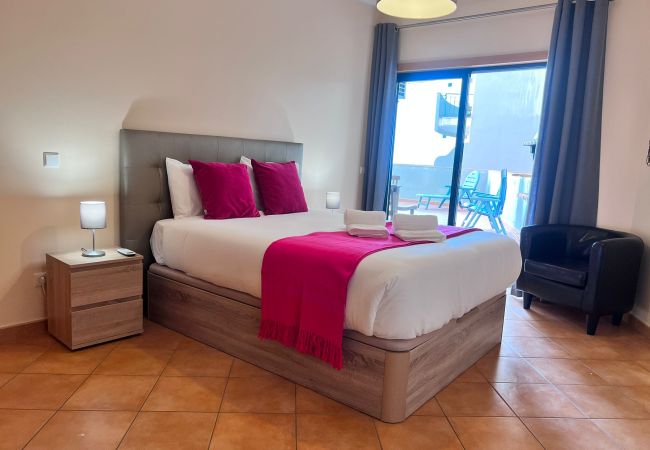 Apartment in Armação de Pêra - ARMAÇÃO DE PÊRA OCEAN TERRACE WITH POOL by HOMING Apartment in Armação de Pêra - ARMAÇÃO DE PÊRA OCEAN TERRACE WITH POOL by HOMING