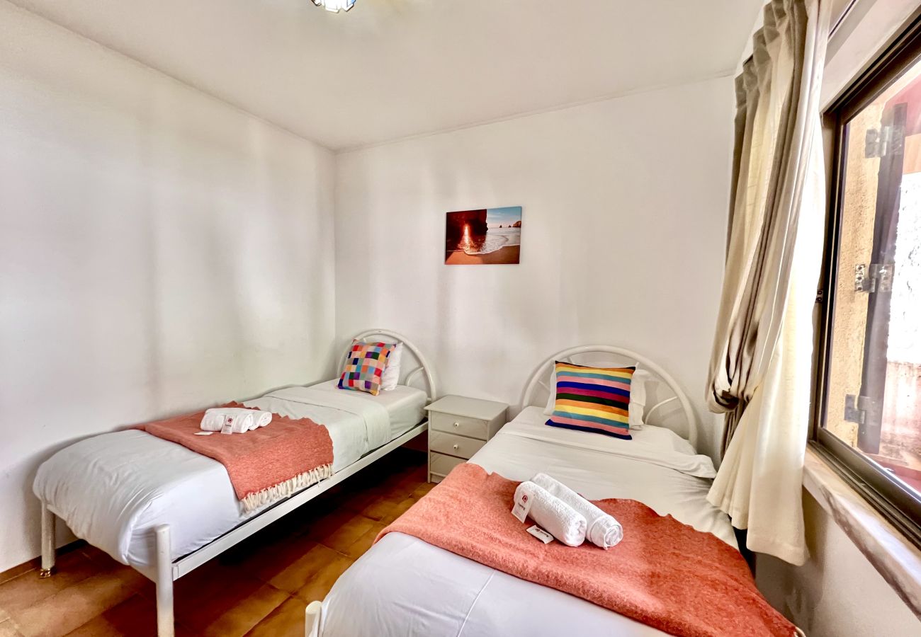 Apartment in Lagos - LAGOS OCEAN BAY WITH POOL by HOMING