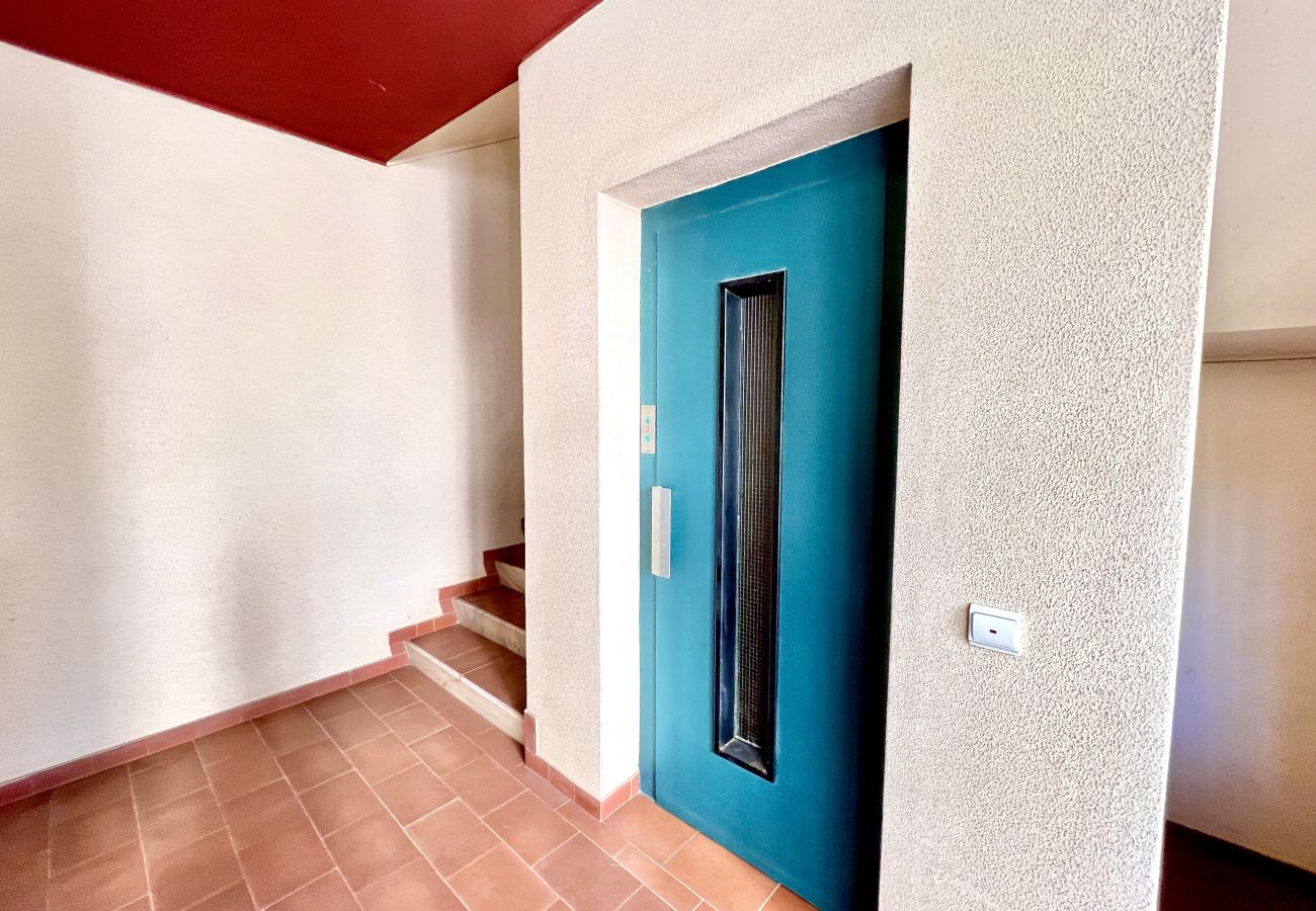Apartment in Lagos - LAGOS OCEAN BAY WITH POOL by HOMING