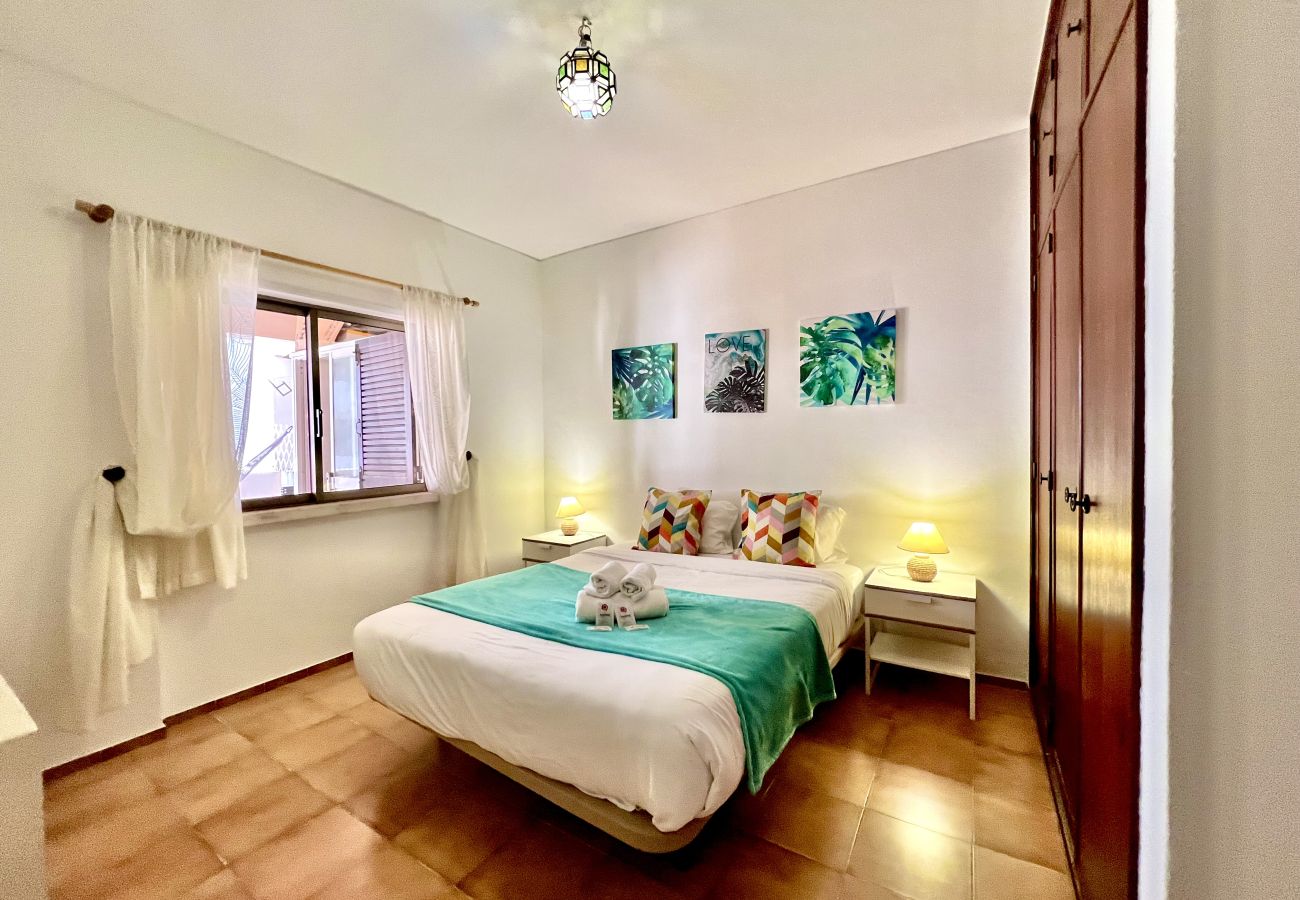 Apartment in Lagos - LAGOS OCEAN BAY WITH POOL by HOMING