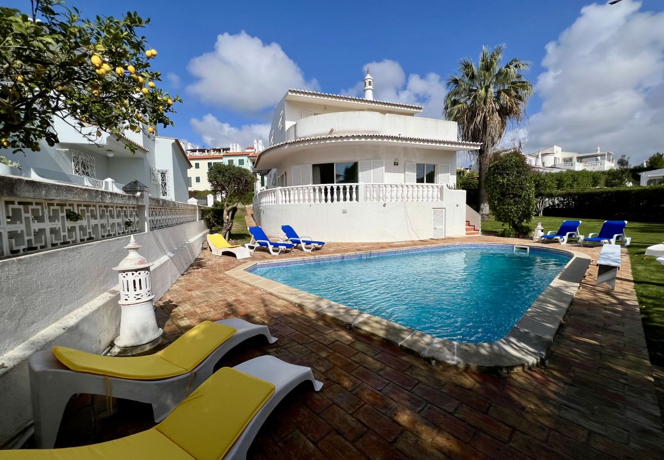 Villa in Vilamoura - VILAMOURA BRIGHTNESS VILLA WITH POOL by HOMING