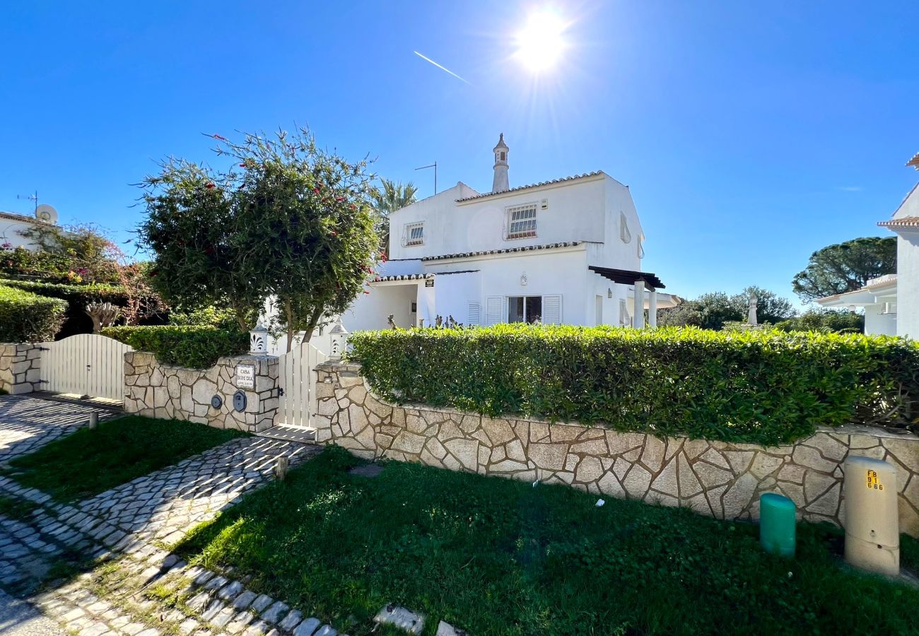 Villa in Vilamoura - VILAMOURA BRIGHTNESS VILLA WITH POOL by HOMING