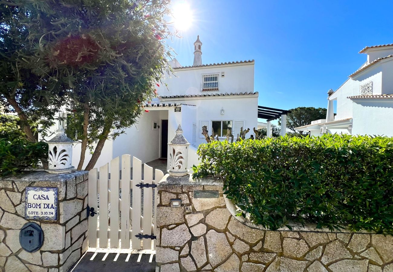 Villa in Vilamoura - VILAMOURA BRIGHTNESS VILLA WITH POOL by HOMING