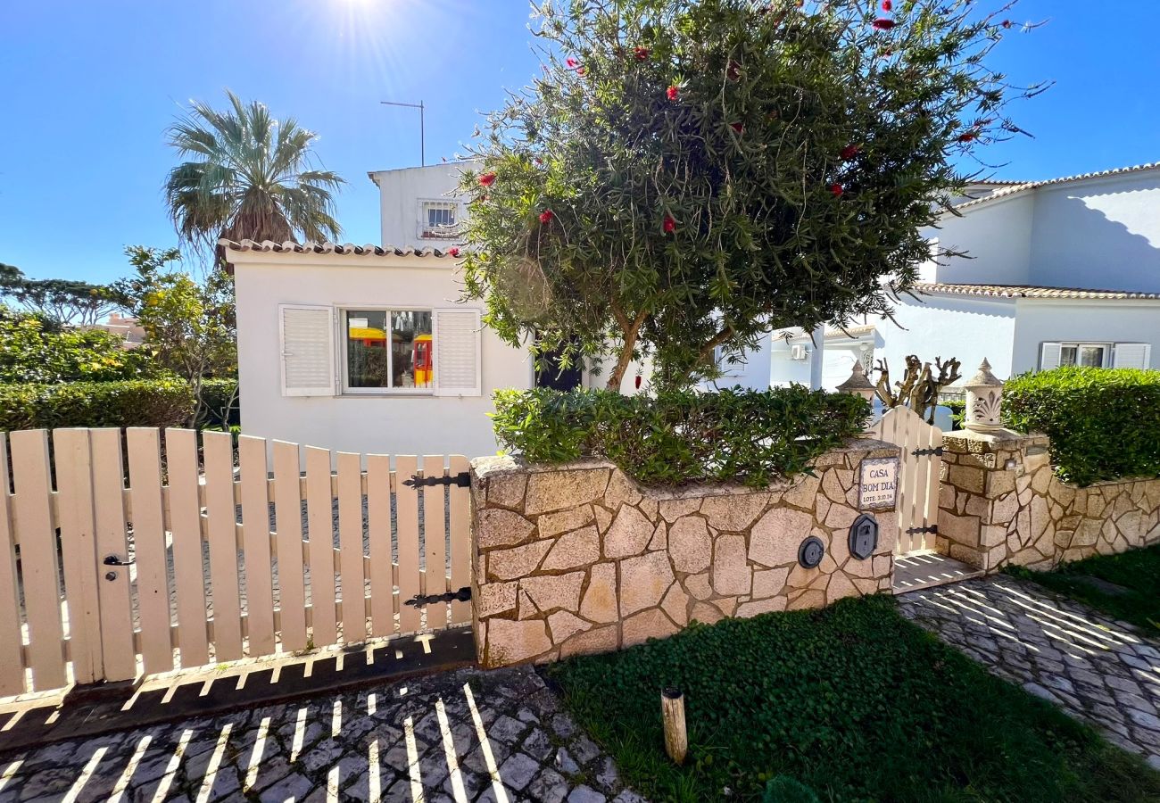 Villa in Vilamoura - VILAMOURA BRIGHTNESS VILLA WITH POOL by HOMING