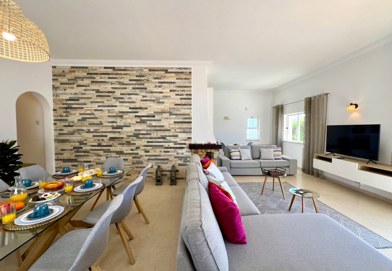 Villa in Vilamoura - VILAMOURA BRIGHTNESS VILLA WITH POOL by HOMING