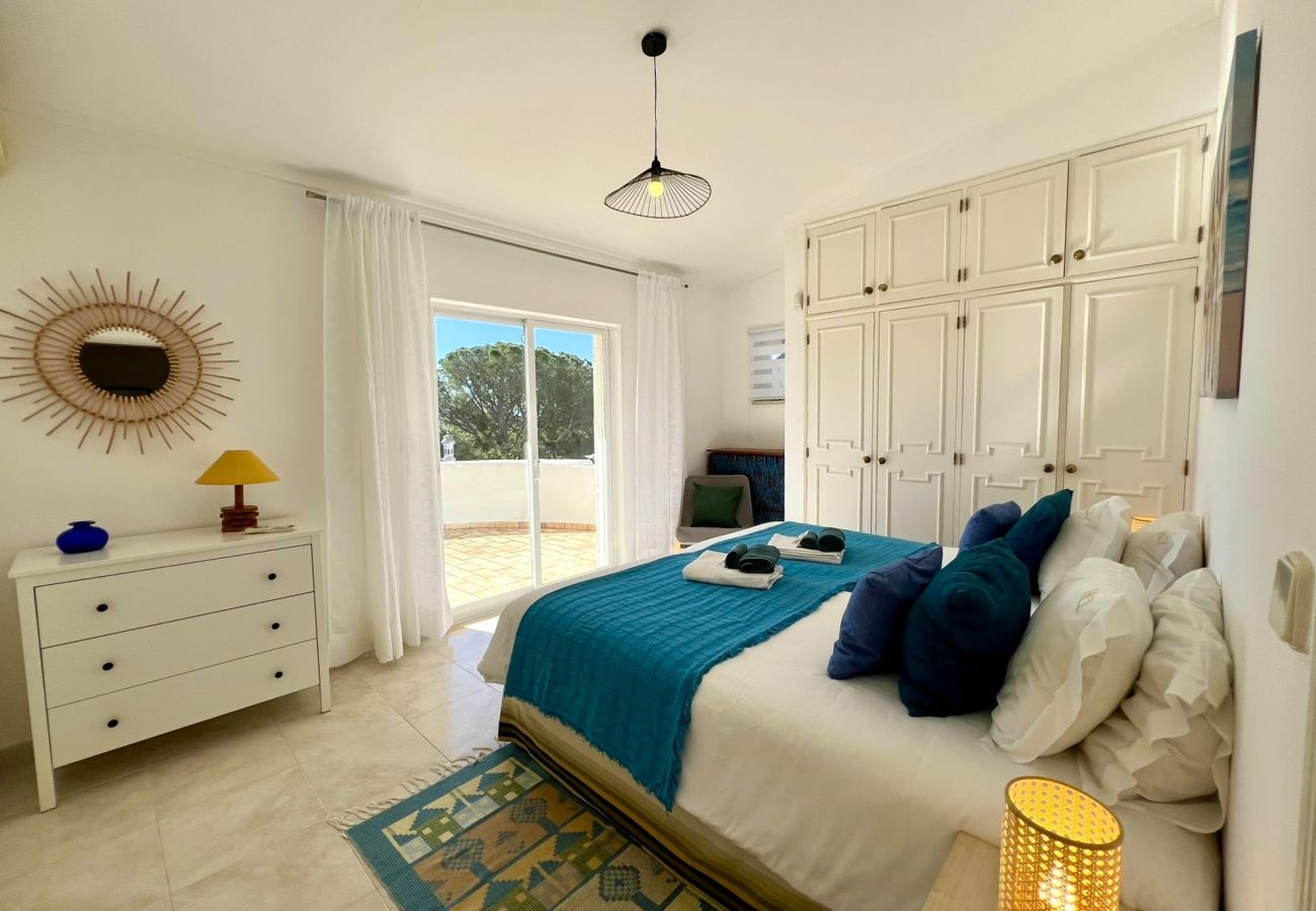 Villa in Vilamoura - VILAMOURA BRIGHTNESS VILLA WITH POOL by HOMING