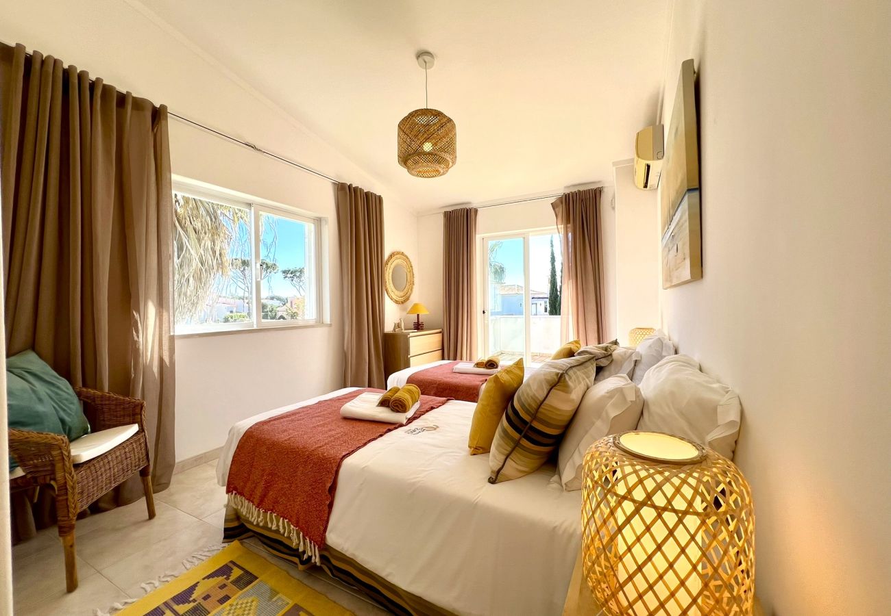 Villa in Vilamoura - VILAMOURA BRIGHTNESS VILLA WITH POOL by HOMING