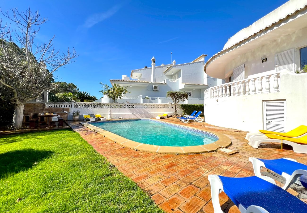 Villa in Vilamoura - VILAMOURA BRIGHTNESS VILLA WITH POOL by HOMING