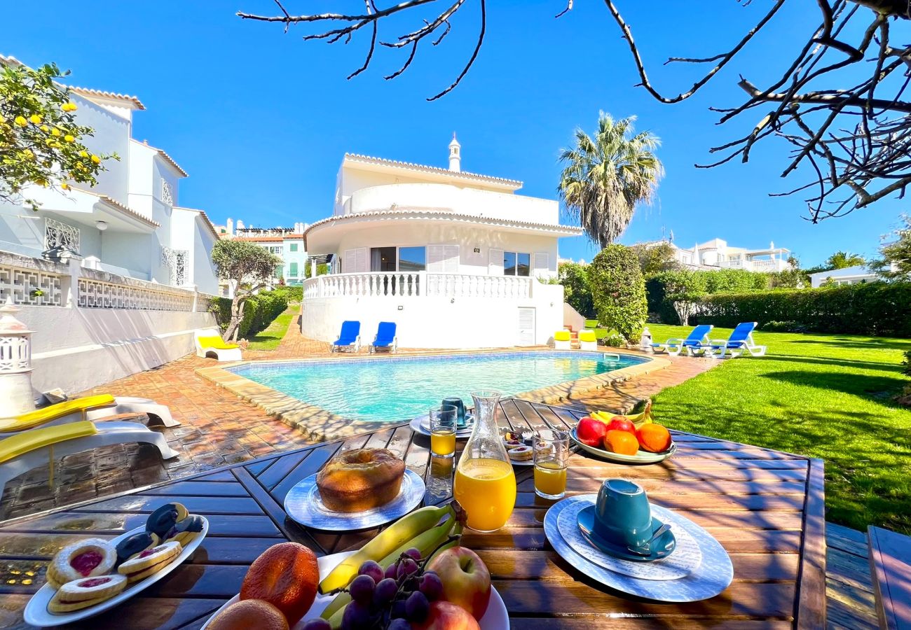 Villa in Vilamoura - VILAMOURA BRIGHTNESS VILLA WITH POOL by HOMING