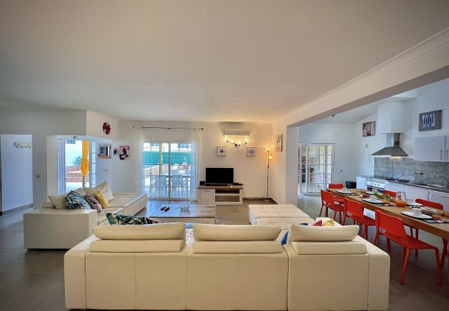 Villa in Albufeira - ALBUFEIRA SUMMER VILLA 2 WITH POOL by HOMING Villa in Albufeira - ALBUFEIRA SUMMER VILLA 2 WITH POOL by HOMING