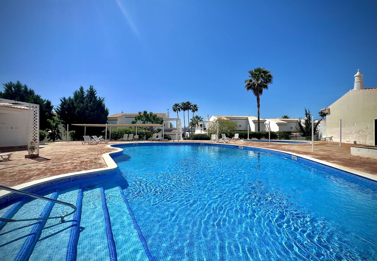 Villa in Vilamoura - VILAMOURA EDEN VILLA WITH POOL by HOMING