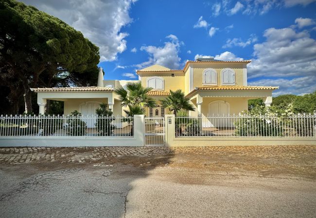 Villa in Quarteira - QUARTEIRA PREMIUM VILLA WITH POOL by HOMING Villa in Quarteira - QUARTEIRA PREMIUM VILLA WITH POOL by HOMING