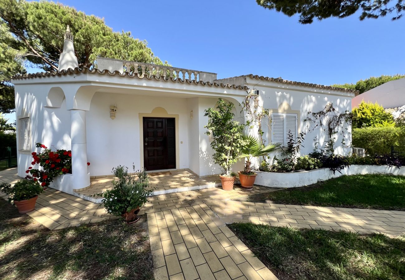 Villa in Vilamoura - VILAMOURA WHITE HOUSE VILLA WITH POOL by HOMING