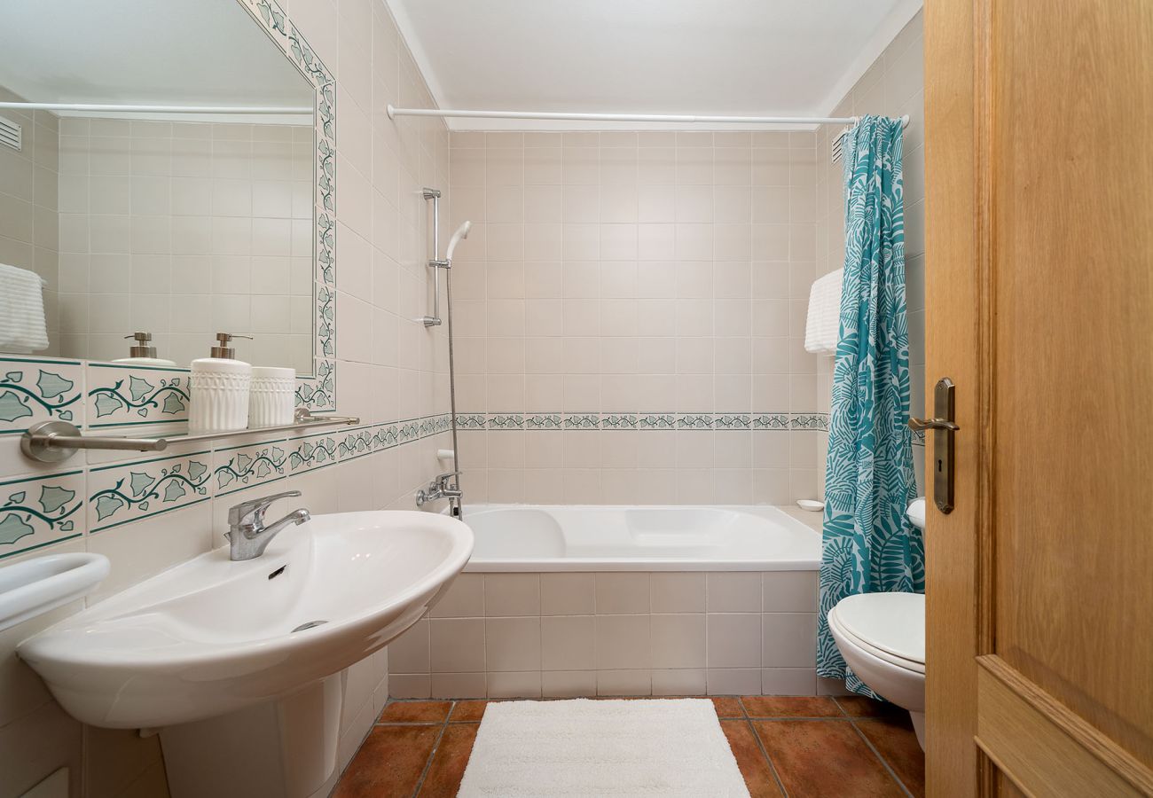 Apartment in Albufeira - ALBUFEIRA PALM TREE WITH POOL by HOMING