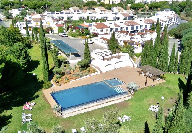 Terraced House in Vilamoura - VILAMOURA CLUB VILLA 1 WITH POOL by HOMING