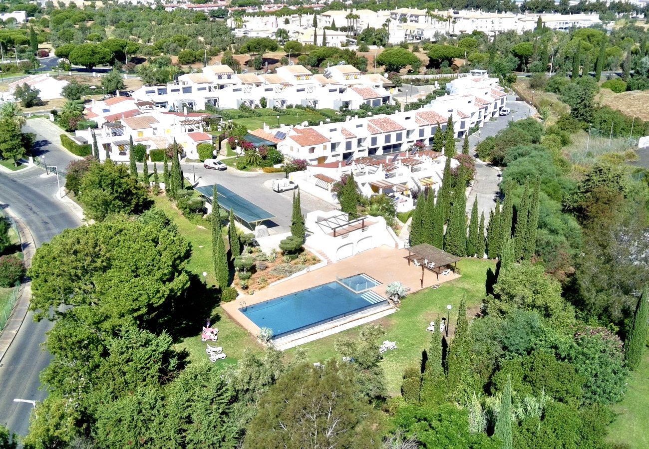 Villa in Vilamoura - VILAMOURA CLUB VILLA 3 WITH POOL by HOMING