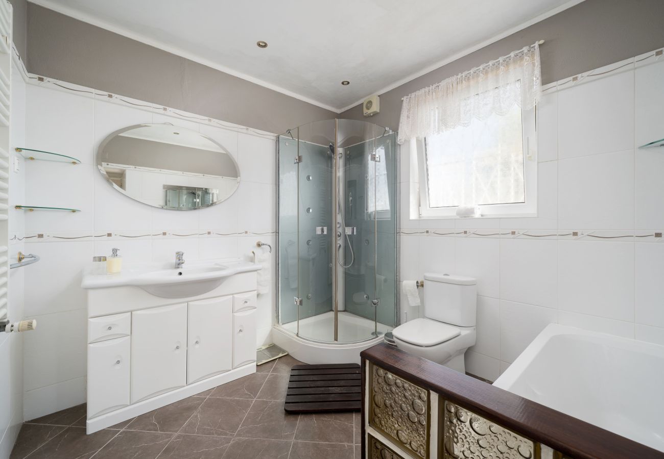 Villa in Albufeira - ALBUFEIRA FAMILY VILLA AND POOL  by HOMING
