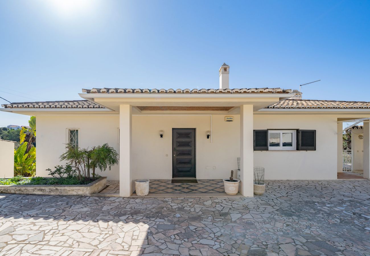 Villa in Albufeira - ALBUFEIRA FAMILY VILLA AND POOL  by HOMING